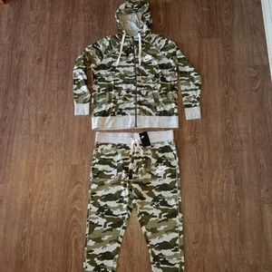 nike camo sweatsuit